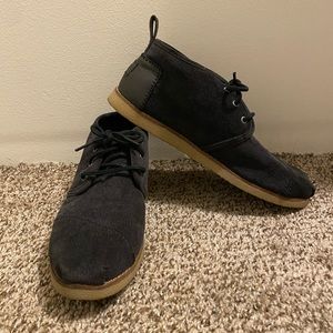 Women’s Tom’s size 8.5